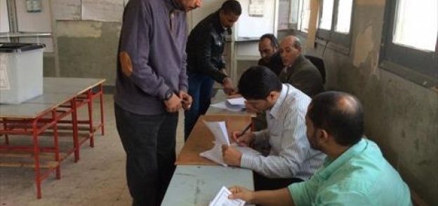 بالصور| إقبال شديد للناخبين على اللجان الانتخابية في جنوب سيناء