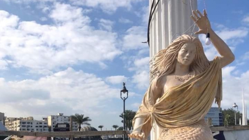 تمثال الإسكندرية قبل إزالته