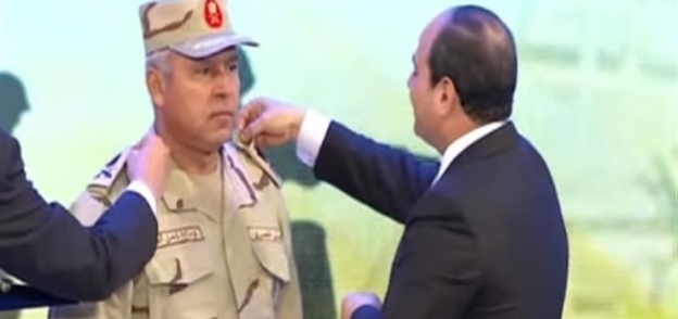 الرئيس السيسي خلال ترقية اللواء كامل الوزير إلى رتبة فريق​