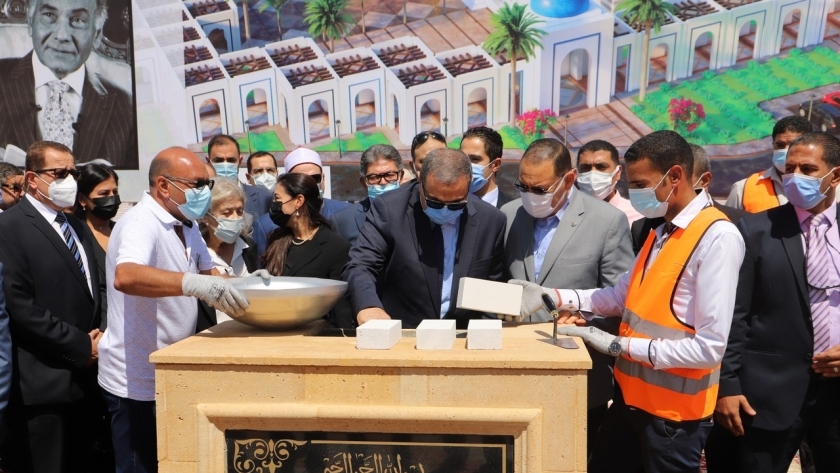 وزير القوى العاملة يضع حجر أساس مسجد فريد خميس في العاشر من رمضان