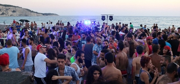 حفل شبابي على شاطئ اللاذقية