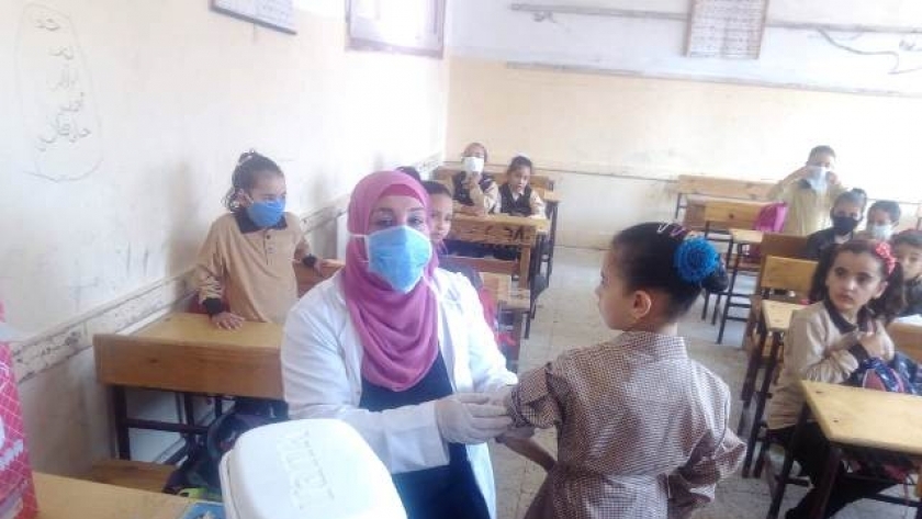 تطعيم أكثر من ٣٢٠ ألف طالب وطالبة ضد مرض الإلتهاب السحائي بالشرقية