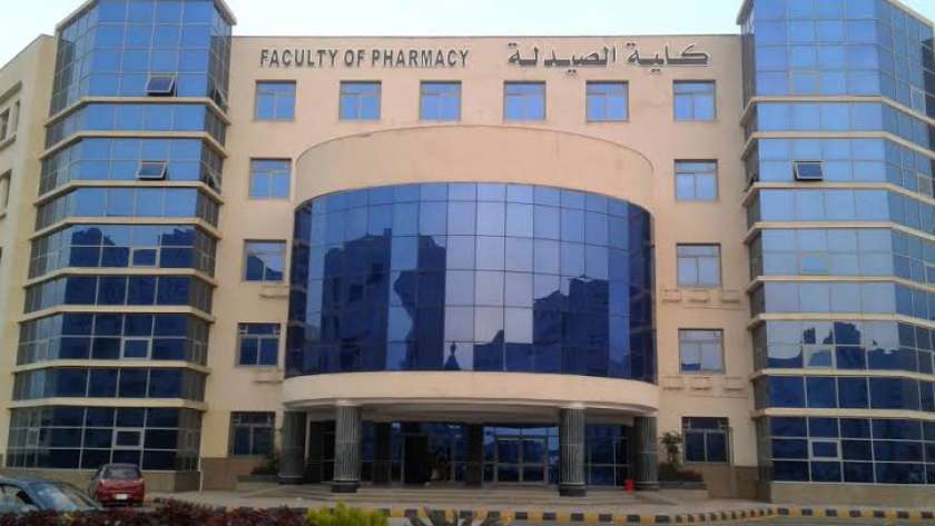 كلية الصيدلة والتصنيع الدوائي بجامعة كفر الشيخ