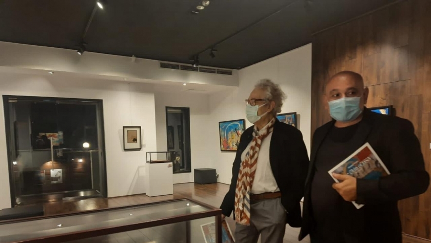 فاروق حسني وزير الثقافة الأسبق خلال زيارته المعرض
