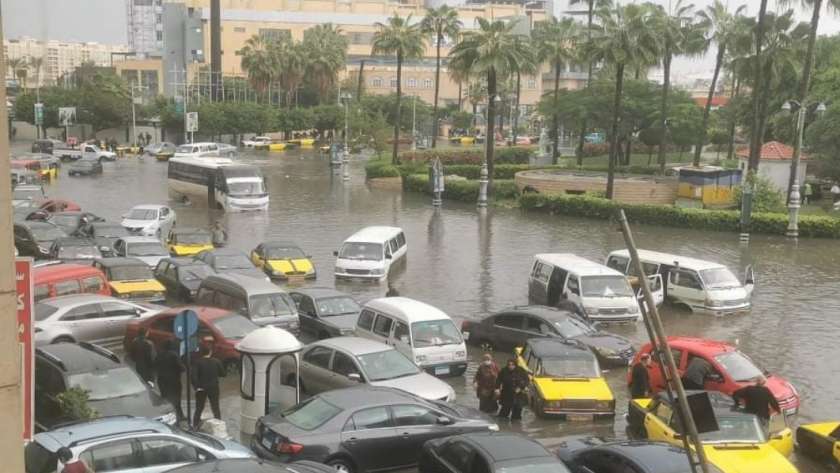 شلل مروري في الإسكندرية بسبب السيول