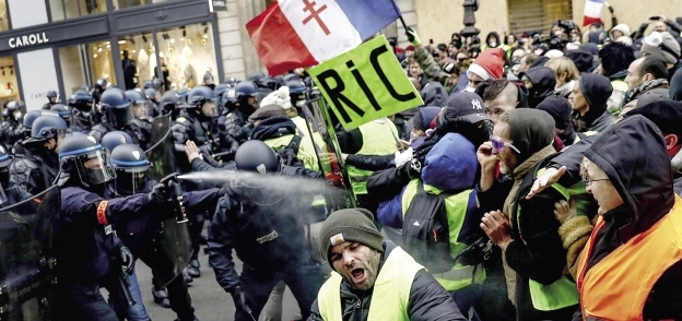 اشتباكات بين الشرطة والمتظاهرين فى باريس «أ.ف.ب»
