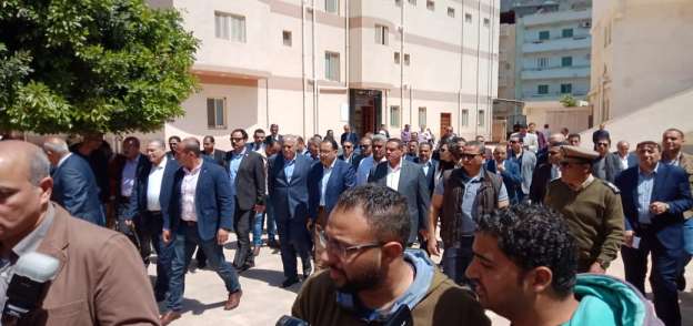 رئيس الوزراء يتفقد مستشفى رشيد المركزى بالبحيرة