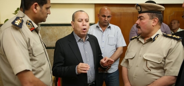 محافظ كفر الشيخ يكلف  بتنفيذ حملة لإزالة الاشغالات بمنطقة المزلقان فى العاصمة