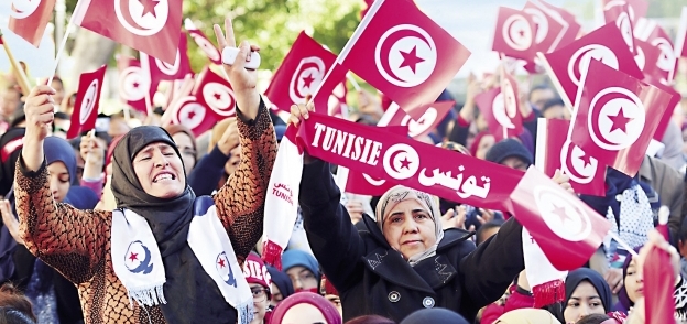 وتونسيات يطالبن بالقصاص لضحايا الثورة