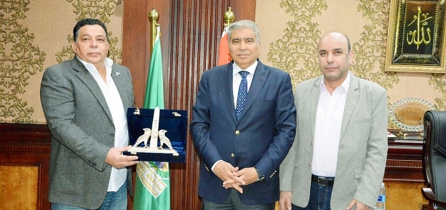محافظ المنيا يلتقى أمين عام جامعة عين شمس