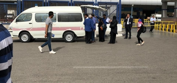 جثمان الصحفية حنان كمال يغادر مطار القاهرة
