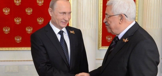 الرئيس الفلسطيني محمود عباس ونظيره الروسي فلاديمير بوتين