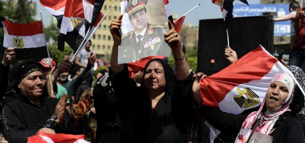 مواطنون يحتفلون بذكرى سيناء ويعلنون تأييد الرئيس