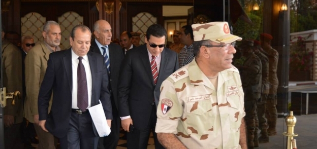 بالصور| محافظ دمياط يشهد اجتماع قيادة الجيش الثاني لبحث تأمين الانتخابات