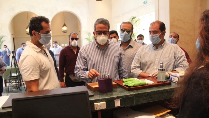 جولة لوزير السياحة والآثار لتفقد الإجراءات الوقائية بفنادق شرم الشيخ