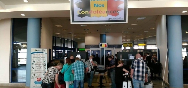 شاشة العرض داخل المطار