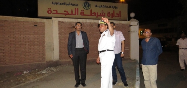 مدير الأمن يستمع لقائد نجدة الإسماعيلية