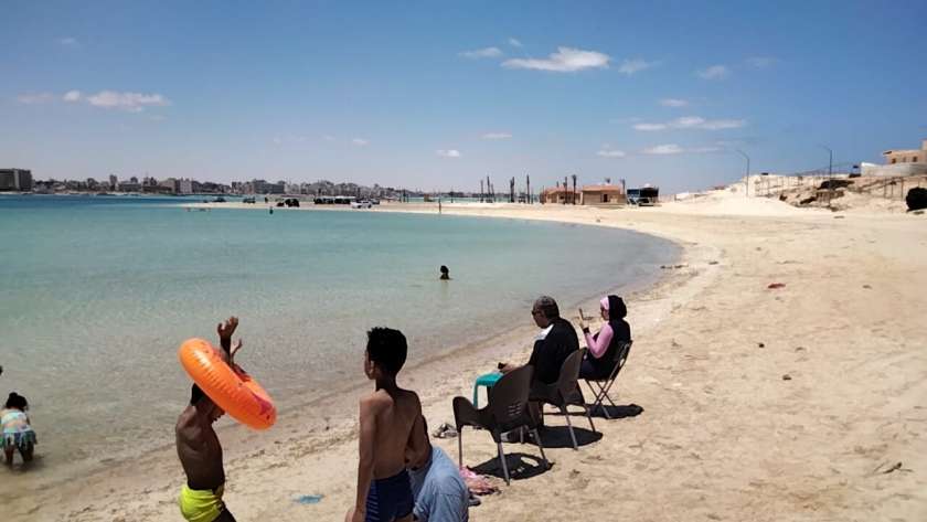 الشواطئ تفتح في مرسي مطروح