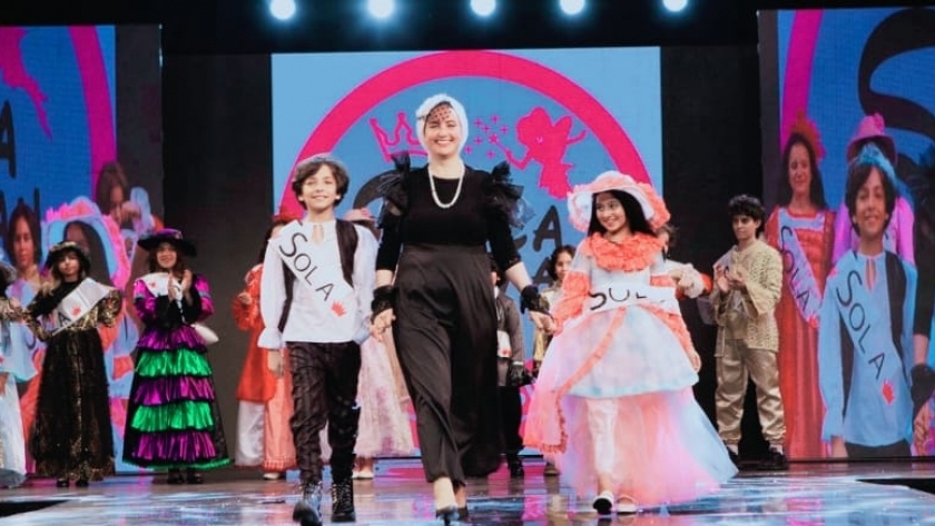«سماح» مصممة أزياء تنكرية للأطفال بالإسكندرية: بنقلهم لعالم الخيال