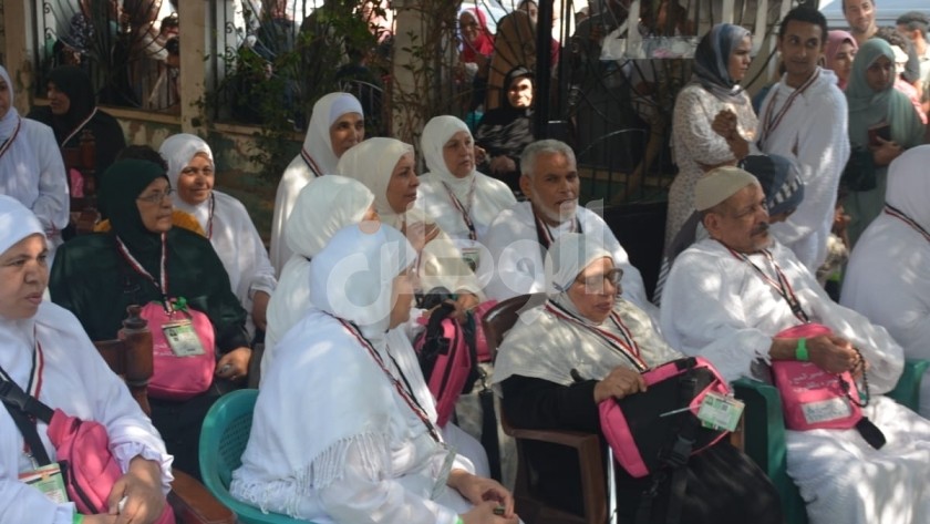 حجاج مصريون خلال سفرهم للحج العام الماضي