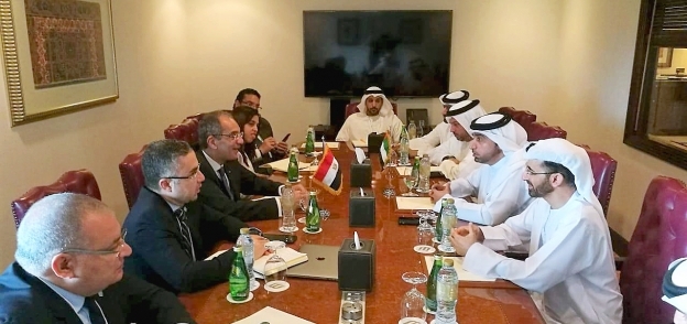وزير الاتصالات خلال لقائه مدير عام هيئة تنظيم الاتصالات بدولة الإمارات
