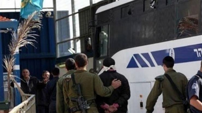 اعتقال فلسطينيين من قبل قوات الاحتلال