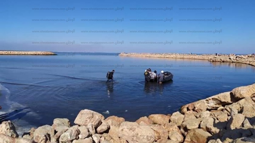 القوات البحرية تشارك فى البحث عن طفل غريق بمياه إدكو فى البحيرة