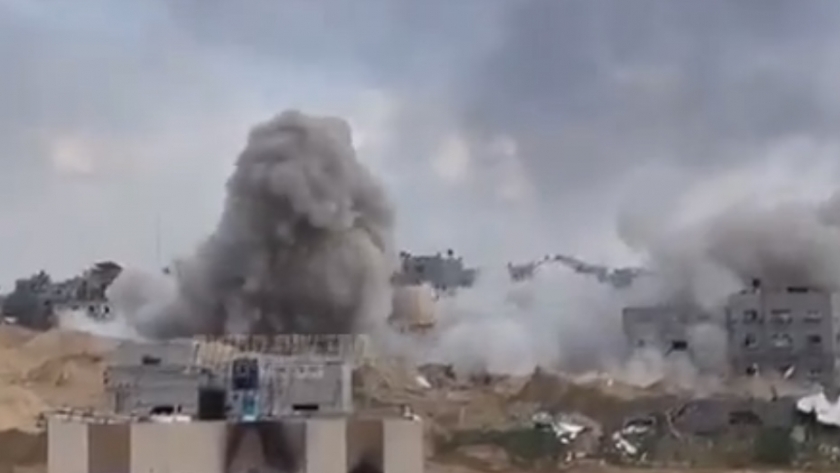 قصف إسرائيلي يفجر مسجد بقطاع غزة