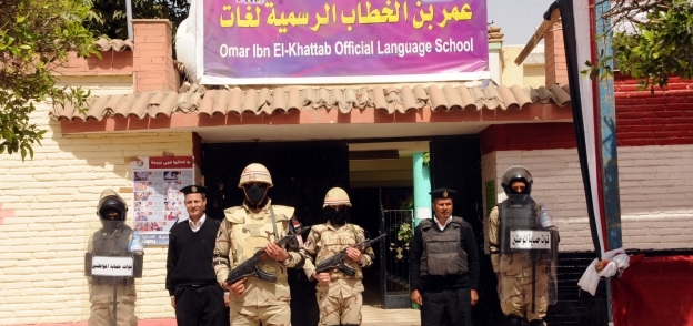 القوات المسلحة والشرطة يستلمان لجان الانتخابات