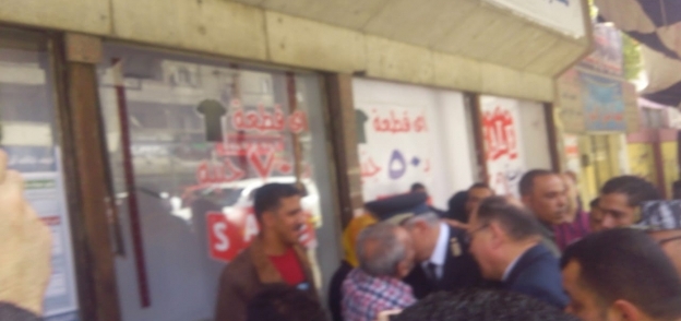 مدير أمن الجيزة يتابع سير العملية الانتخابية بلجان الجيزة