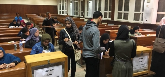 زحام في لجان  دار علوم  القاهرة في جولة اعادة انتخابات اتحاد الطلاب