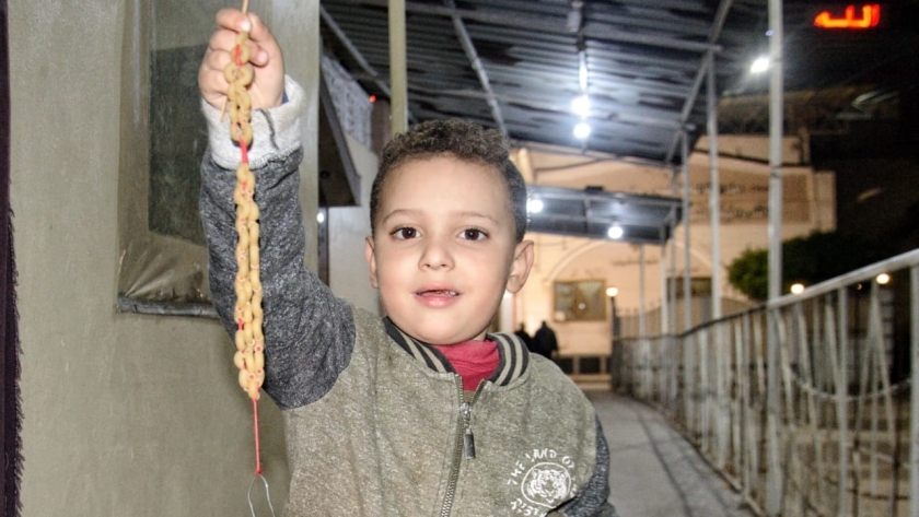 الطفل محمد يشارك في عيد الغطاس بالمحلة