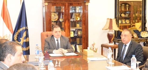 وزير الداخلية خلال الاجتماع