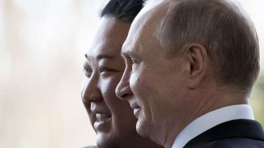 زعيم كوريا الشمالية كيم جونج أون والرئيس الروسي فلاديمير بوتين