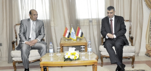 الفريق عبدالعزيز سيف خلال استقباله وزير الصناعة العراقى