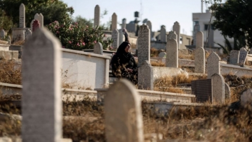 حكم زيارة القبور أول يوم العيد ـ تعبيرية