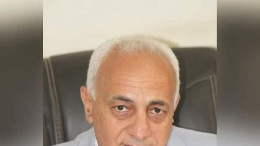 محمد عبد المحسن وكيل وزارة التربية والتعليم باسيوط