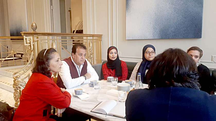 وزير التعليم العالي يعقد لقاءًا مفتوحًا مع الطلاب المصريين المبعوثين في الجامعات البريطانية