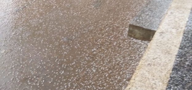 سقوط أمطار ثلجية على مدن وقرى البحيرة