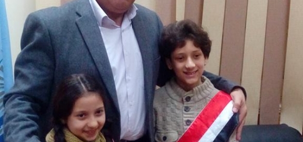 نائب محافظ القاهرة يلتقى المذيع الصغير