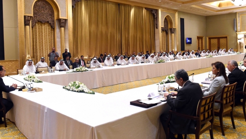 رئيس الوزراء خلال اجتماعه مع المستثمرين الإماراتيين اليوم