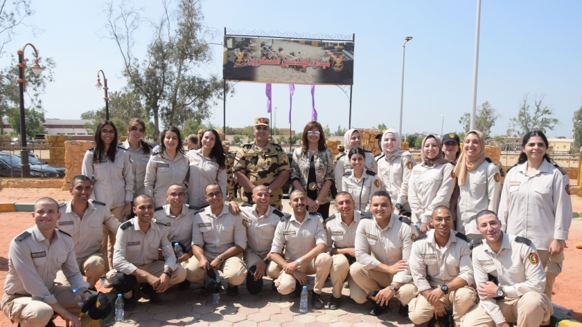 شباب المصريين المقيمين بالخارج يزورون قيادة قوات الصاعقة