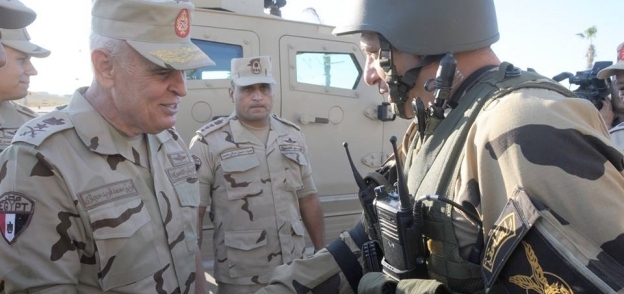 رئيس الأركان يتفقد عناصر القوات المسلحة والشرطة بسيناء