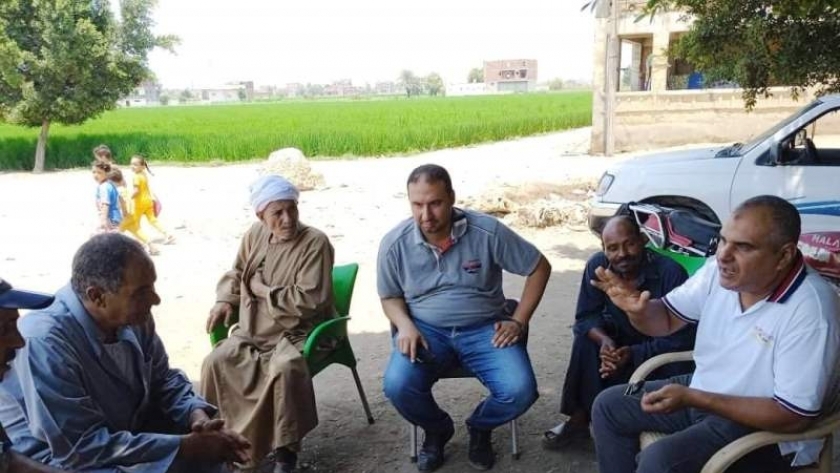 زراعة الشرقية تنفذ مدرسة حقلية لمزارعي قرية كراديس بديرب نجم