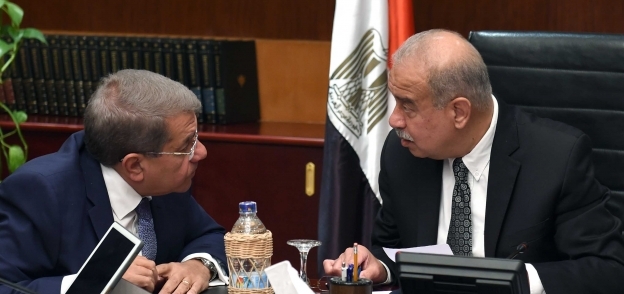 المهندس شريف إسماعيل رئيس مجلس الوزراء خلال اجتماعاته اليوم