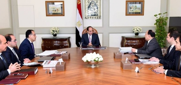 السيسي في اجتماع سابق مع رئيس الوزراء ووزير المالية