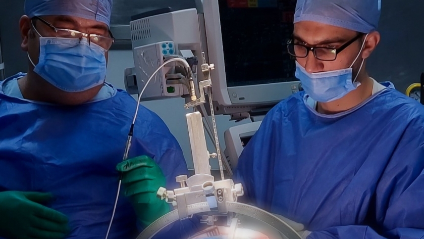 إجراء جراحة بالمخ بجهاز التصويب المجسي ثلاثي بطنطا