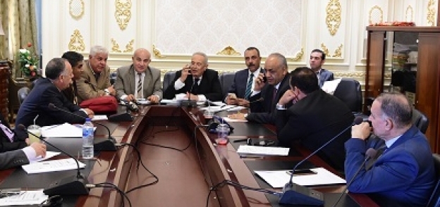 بهاء أبوشقة خلال اجتماع اللجنة التشريعية