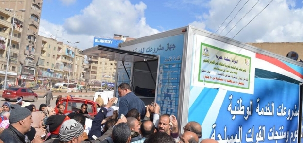 بالصور: رئيس مدينة المحلة يوجه بتوزيع كرتونه القوات المسلحة بأسعار مخفضة ومواجهه النفايات الطبيه الخطرة