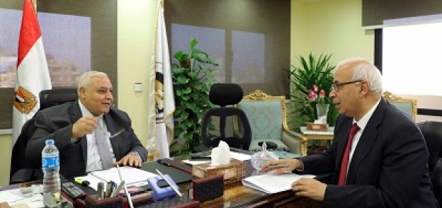 المستشار لاشين أثناء حواره مع رئيس تحرير وكالة أنباء الشرق الأوسط